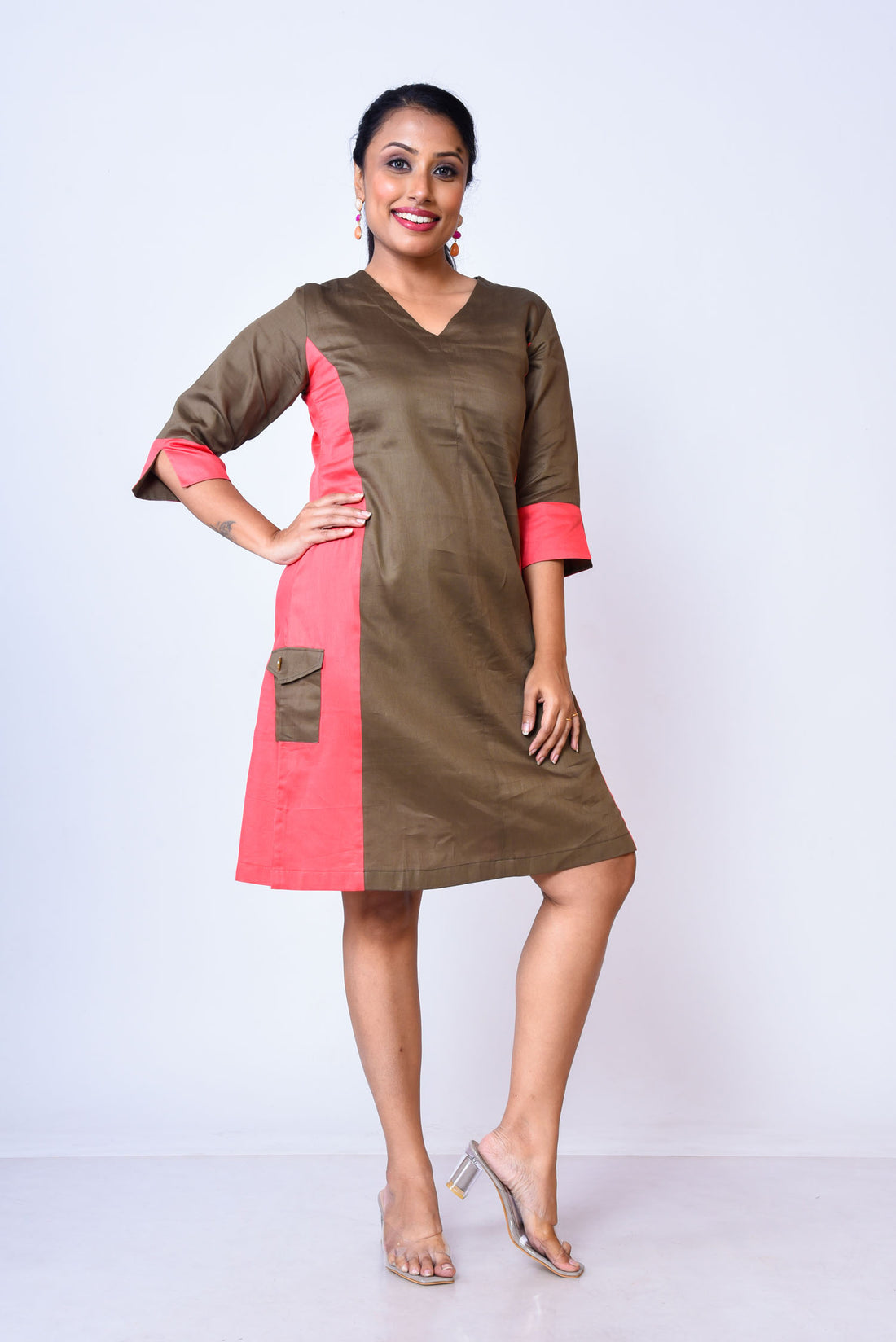 Soft Cotton V-neck side pockets dress