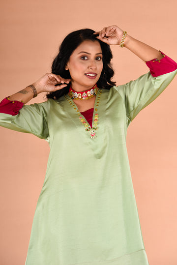 Pista color Two piece outfit with embellished neckline